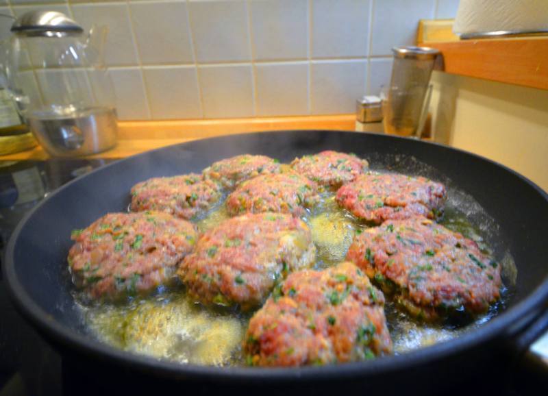 Frikadellen mit Bratkartoffeln Rezept zum selber machen